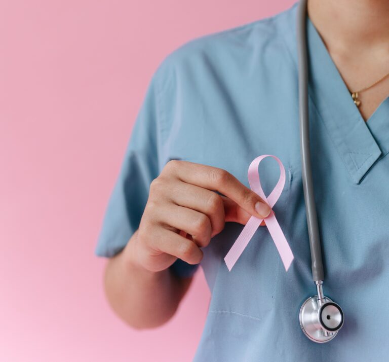 Cancro al seno, per identificarlo potrebbe bastare prelievo di sangue